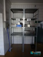 Regale inkl. Gefäße