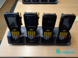 Motorola Omnii XT 15 4er Ladestation und 4 Geräte