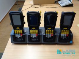 Motorola Omnii XT 15 4er Ladestation und 4 Geräte